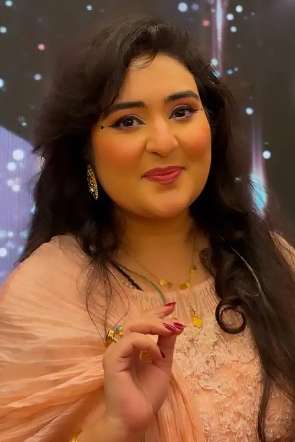 Sara Raza Khan